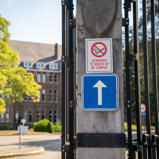 Bordje rookverbod campus school