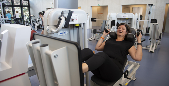Henny Mattheus doet krachttraining