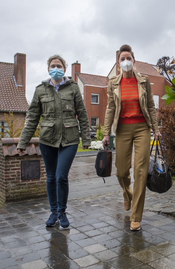 Sabrina Sabbe met collega
