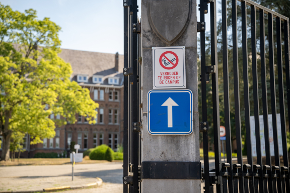 Bordje rookverbod campus school